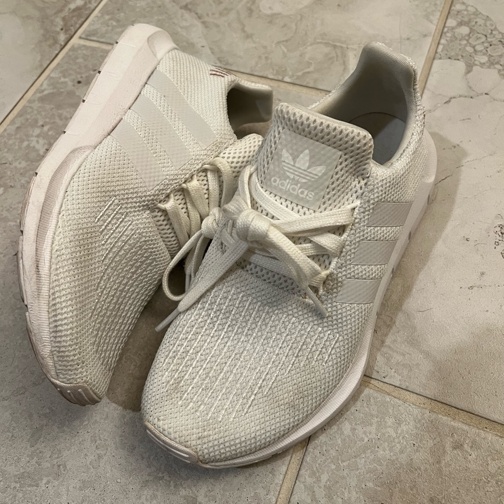 Adidas Swift Run - image 1